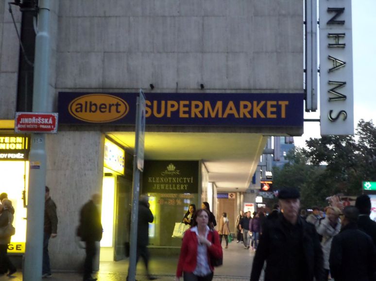 There is no Albert Supermarket anywhere around.